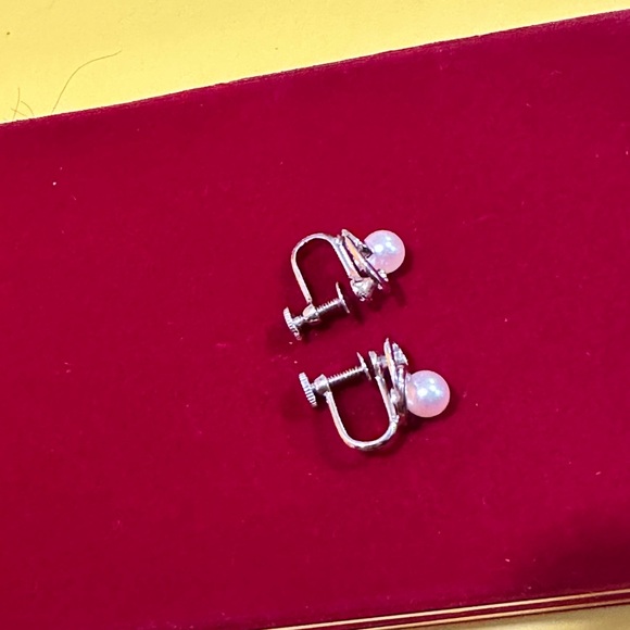 Mikimoto Silver and White Pearl Earrings
925 silver made - Picture 7 of 14